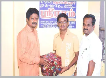 Director Mr.Ramakrishnan distributing prizes for high scored students